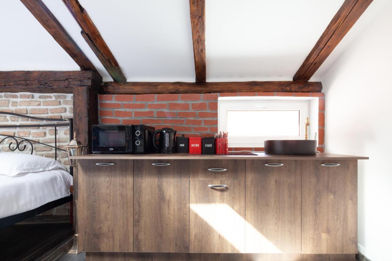 Little Paris Booutique In Old Town Center Brasov Apartment Bagian luar foto