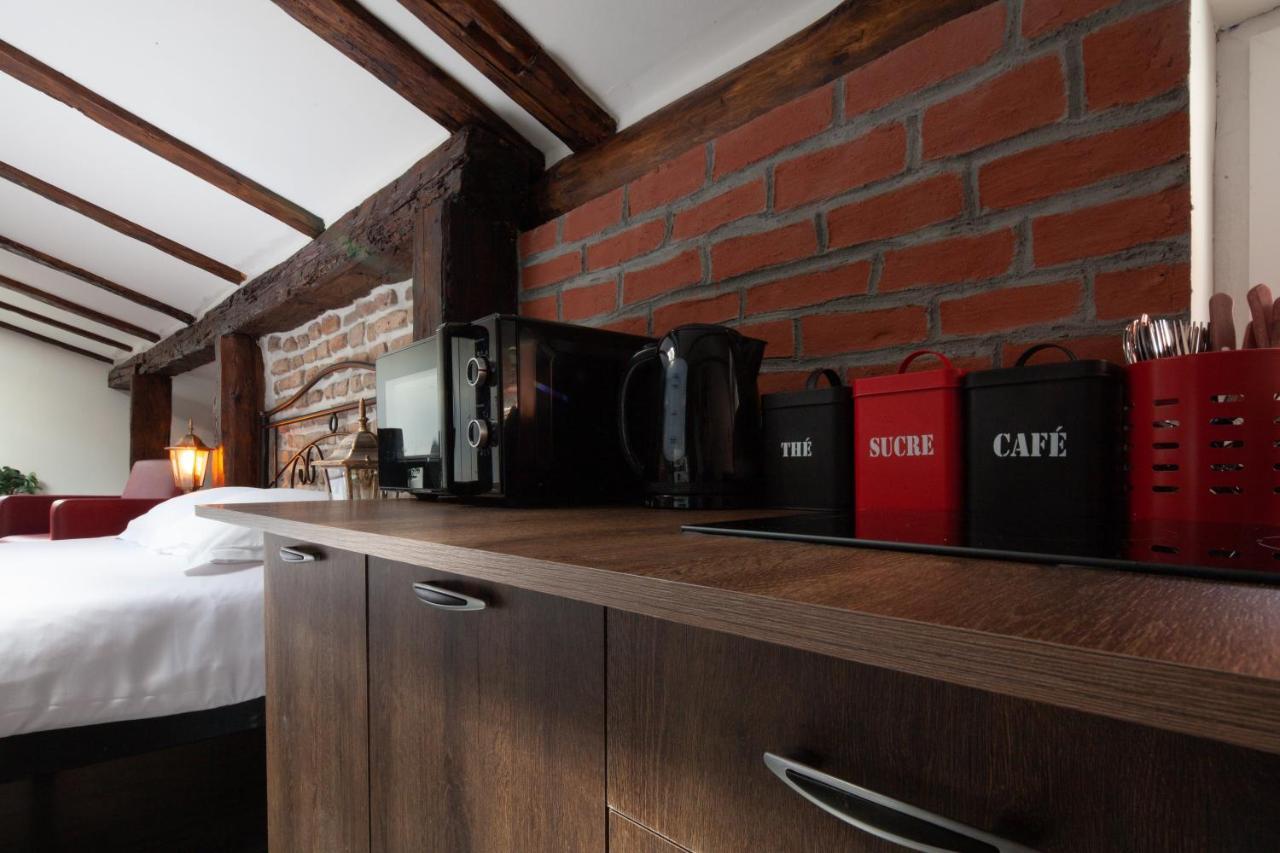 Little Paris Booutique In Old Town Center Brasov Apartment Bagian luar foto