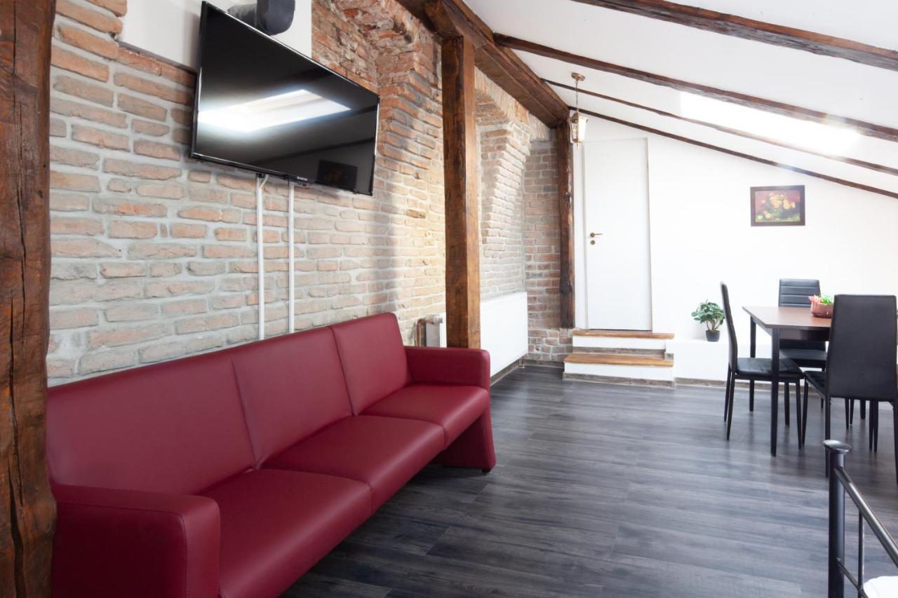 Little Paris Booutique In Old Town Center Brasov Apartment Bagian luar foto