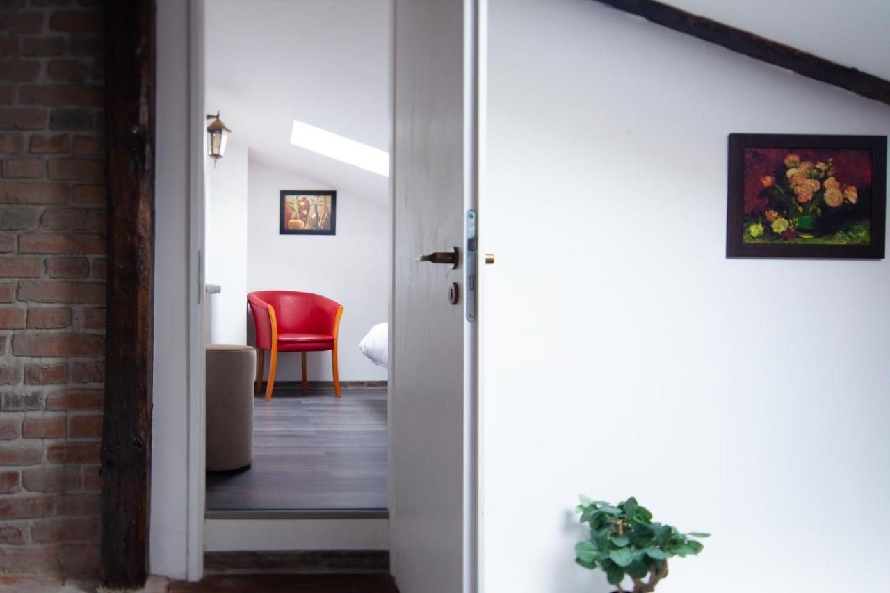 Little Paris Booutique In Old Town Center Brasov Apartment Bagian luar foto