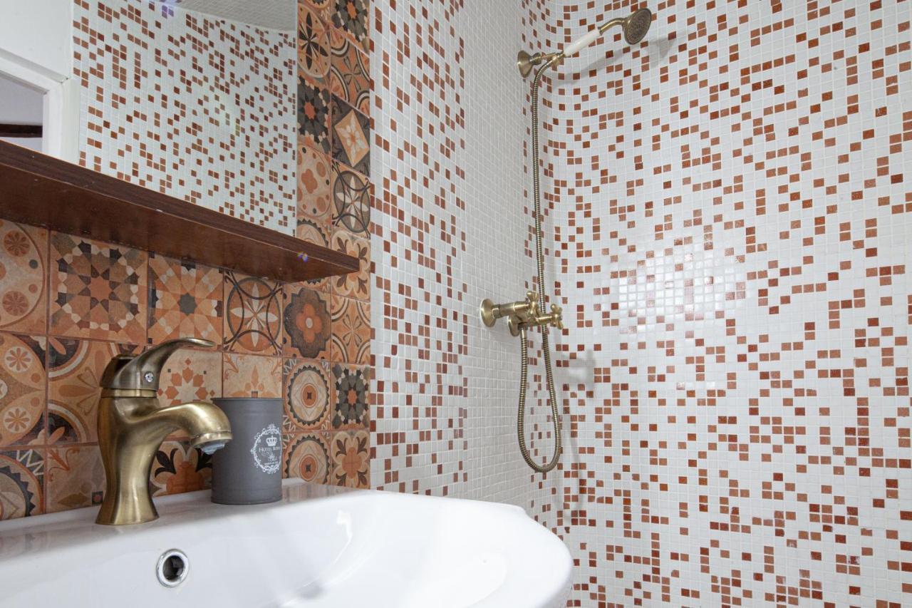 Little Paris Booutique In Old Town Center Brasov Apartment Bagian luar foto