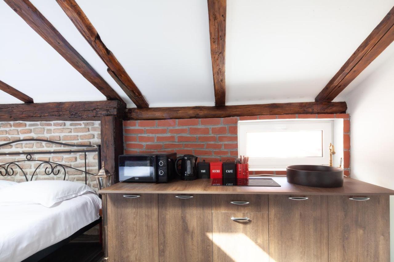 Little Paris Booutique In Old Town Center Brasov Apartment Bagian luar foto