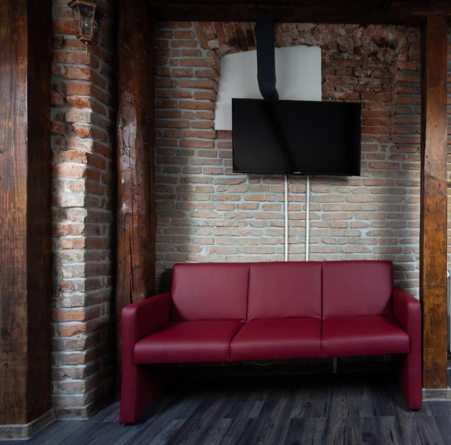 Little Paris Booutique In Old Town Center Brasov Apartment Bagian luar foto