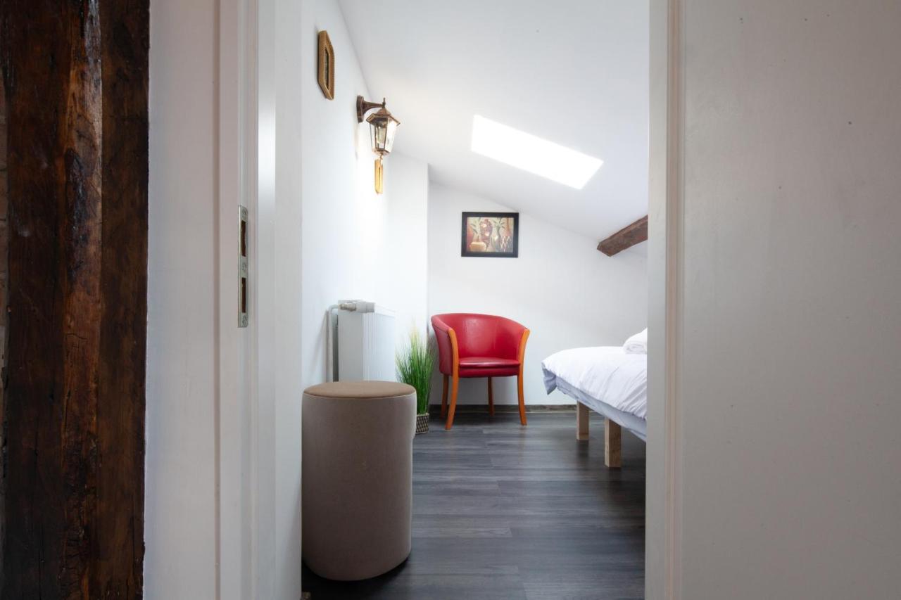 Little Paris Booutique In Old Town Center Brasov Apartment Bagian luar foto